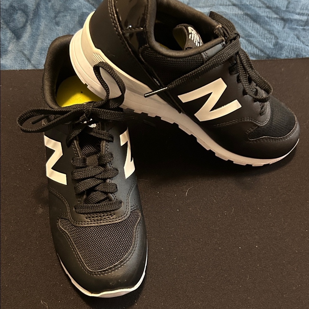 New Balance Kids Black and White 996 Sneakers - Picture 1 of 7